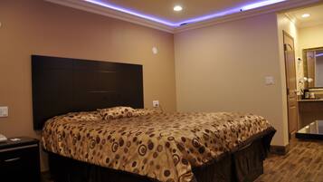 Superior-Zimmer, 1 King-Bett | Schreibtisch, Bügeleisen/Bügelbrett, kostenloses WLAN, Bettwäsche