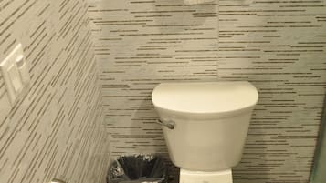 Superior Room, 1 King Bed | Bathroom | Shower, free toiletries, hair dryer, towels