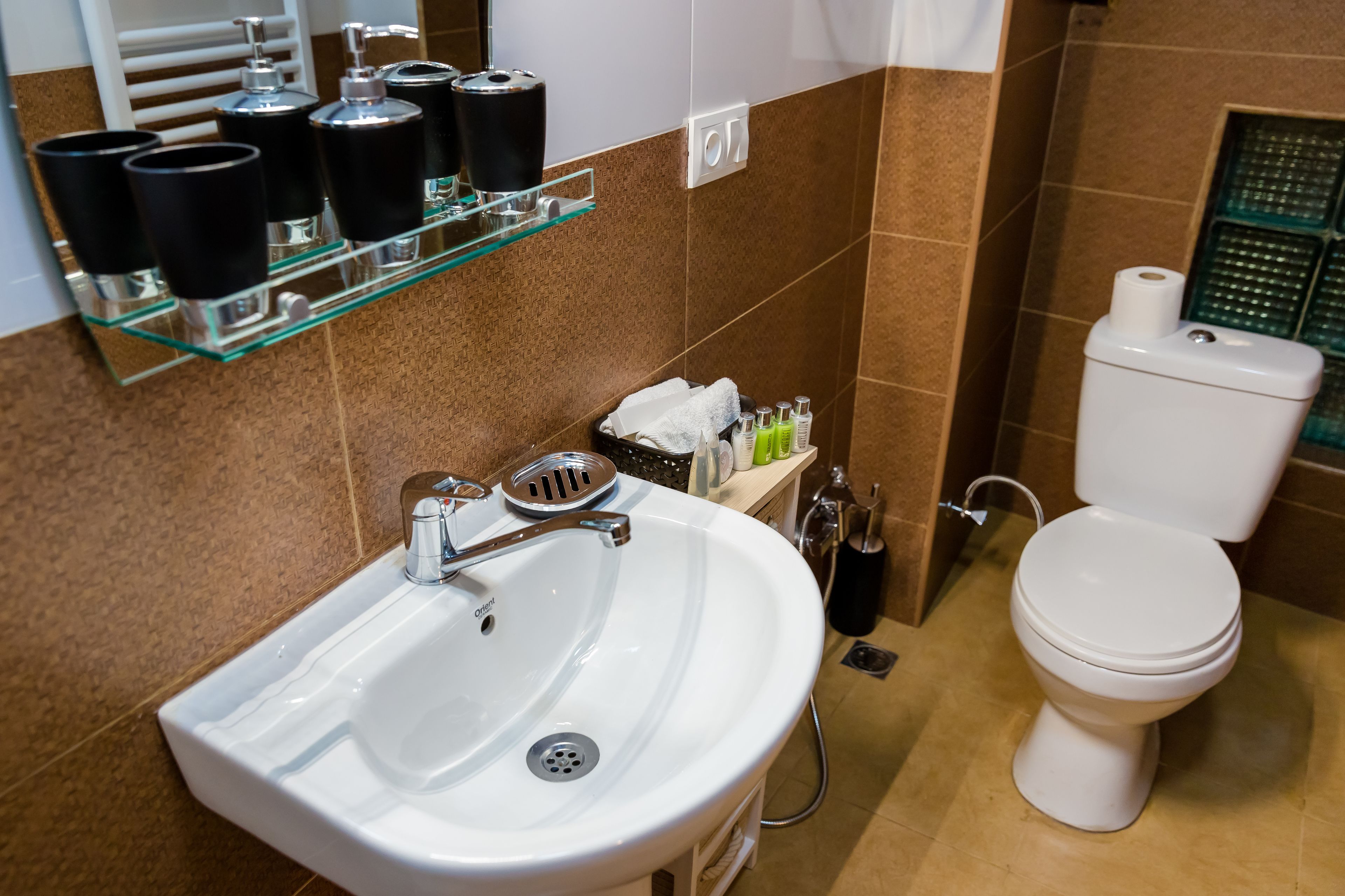 shower, free toiletries, hair dryer, slippers