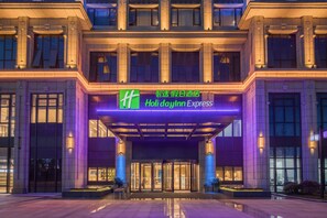 A hotel entrance with a prominent sign for Holiday Inn Express. - Holiday Inn Express Guian Yungu by IHG (Anshun)