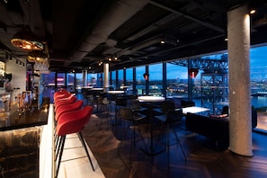 酒吧（店内）