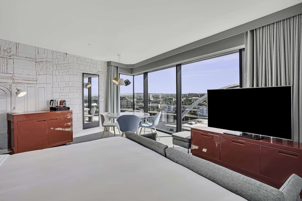 junior suite (river view) | 1 bedroom, premium bedding, in-room safe, soundproofing