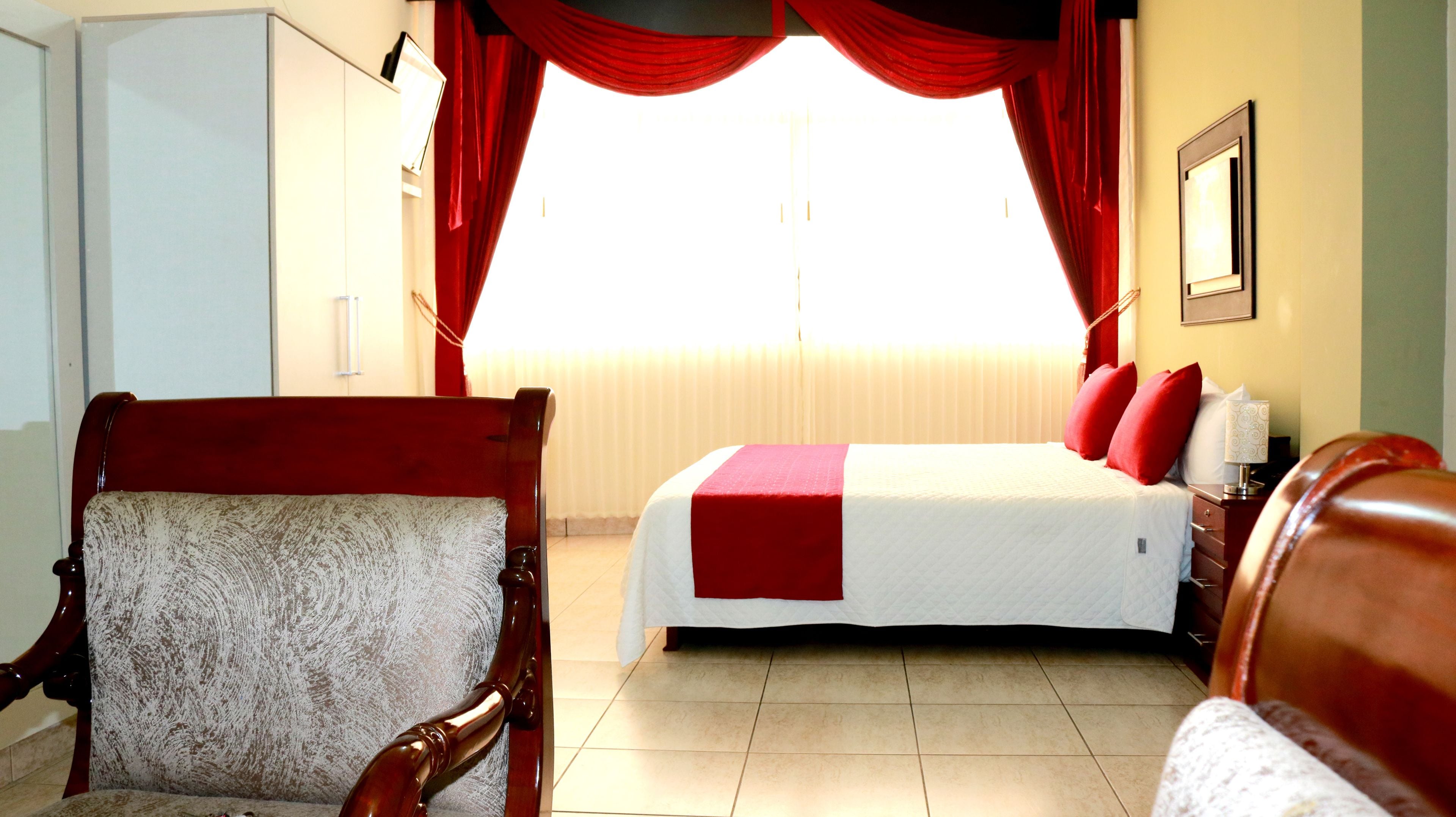 Suite | Desk, rollaway beds, free WiFi, wheelchair access