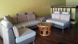 A living room with two sofas, a coffee table, and a wooden bench. - Silver Shade (Gulhi)