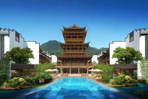 Seasonal outdoor pool, pool umbrellas, pool loungers - Wyndham Guilin Pingle (Guilin)