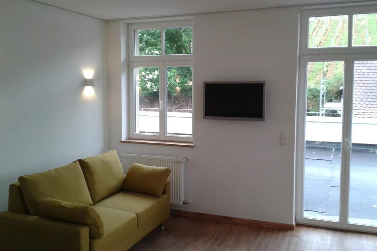 flat-screen tv, heated floors