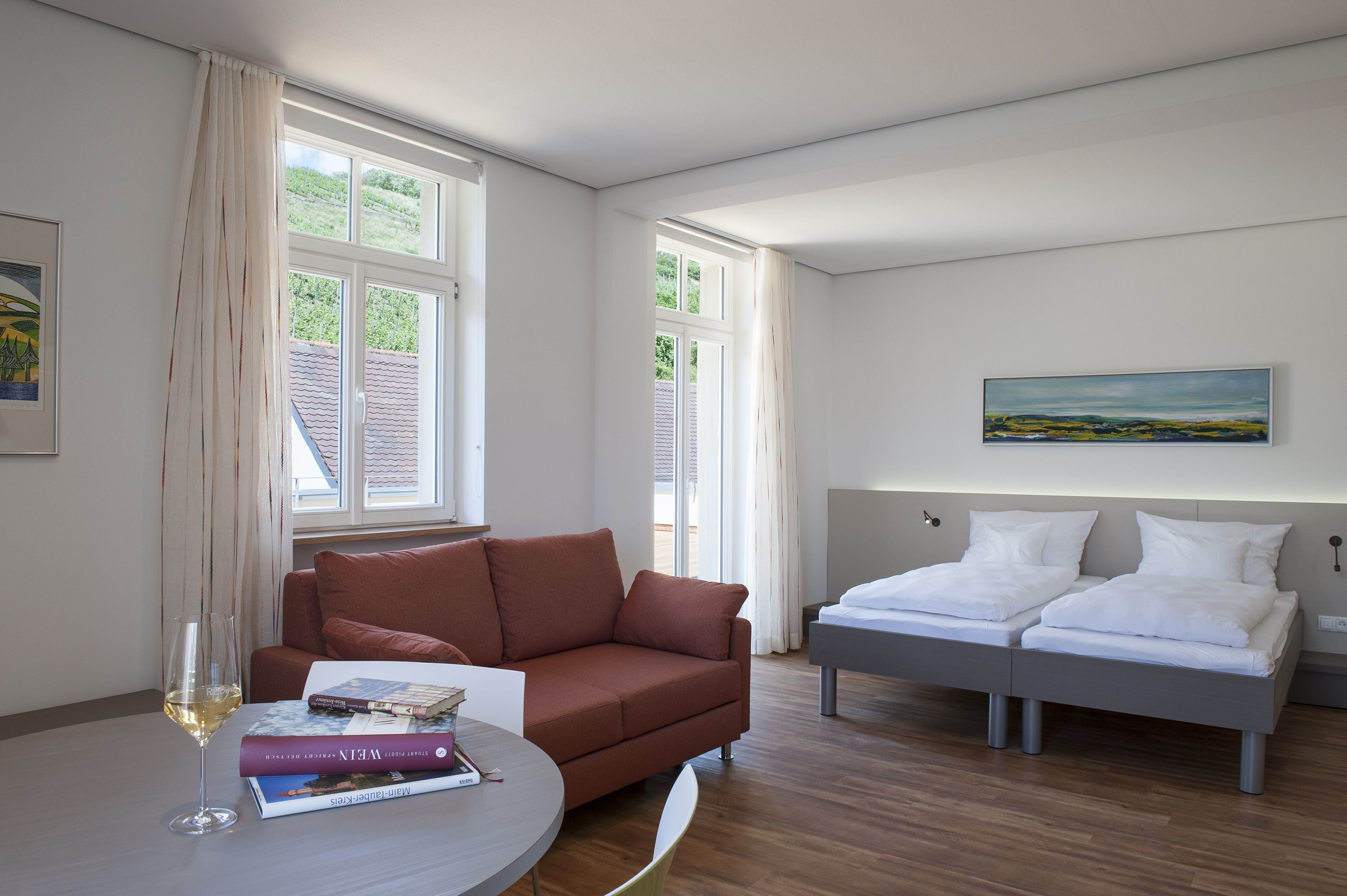 Apartment, Terrasse | Minibar, Zimmersafe, Schreibtisch, laptopgeeigneter Arbeitsplatz