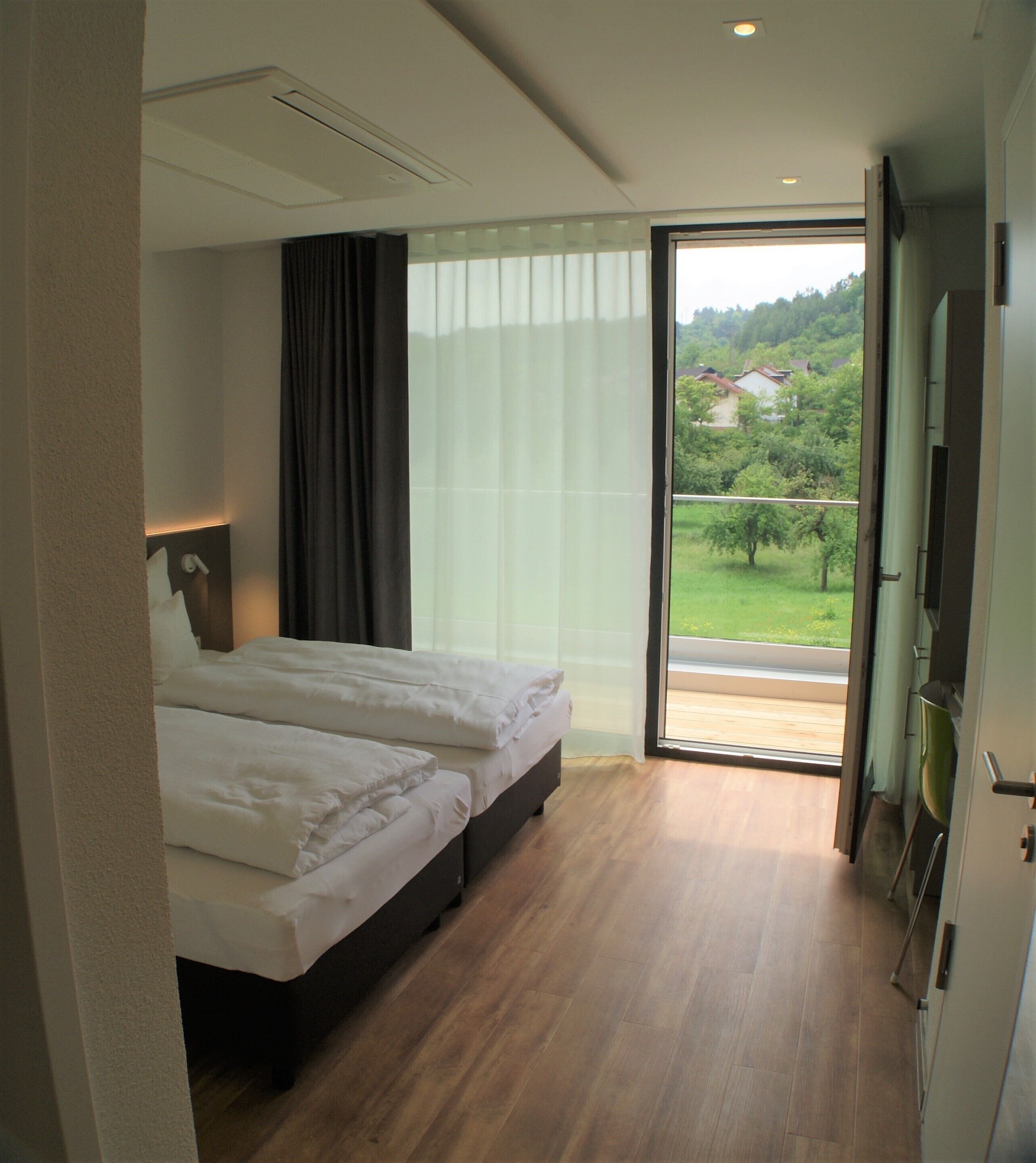 business room, 1 bedroom, non smoking | 1 bedroom, minibar, in-room safe, desk