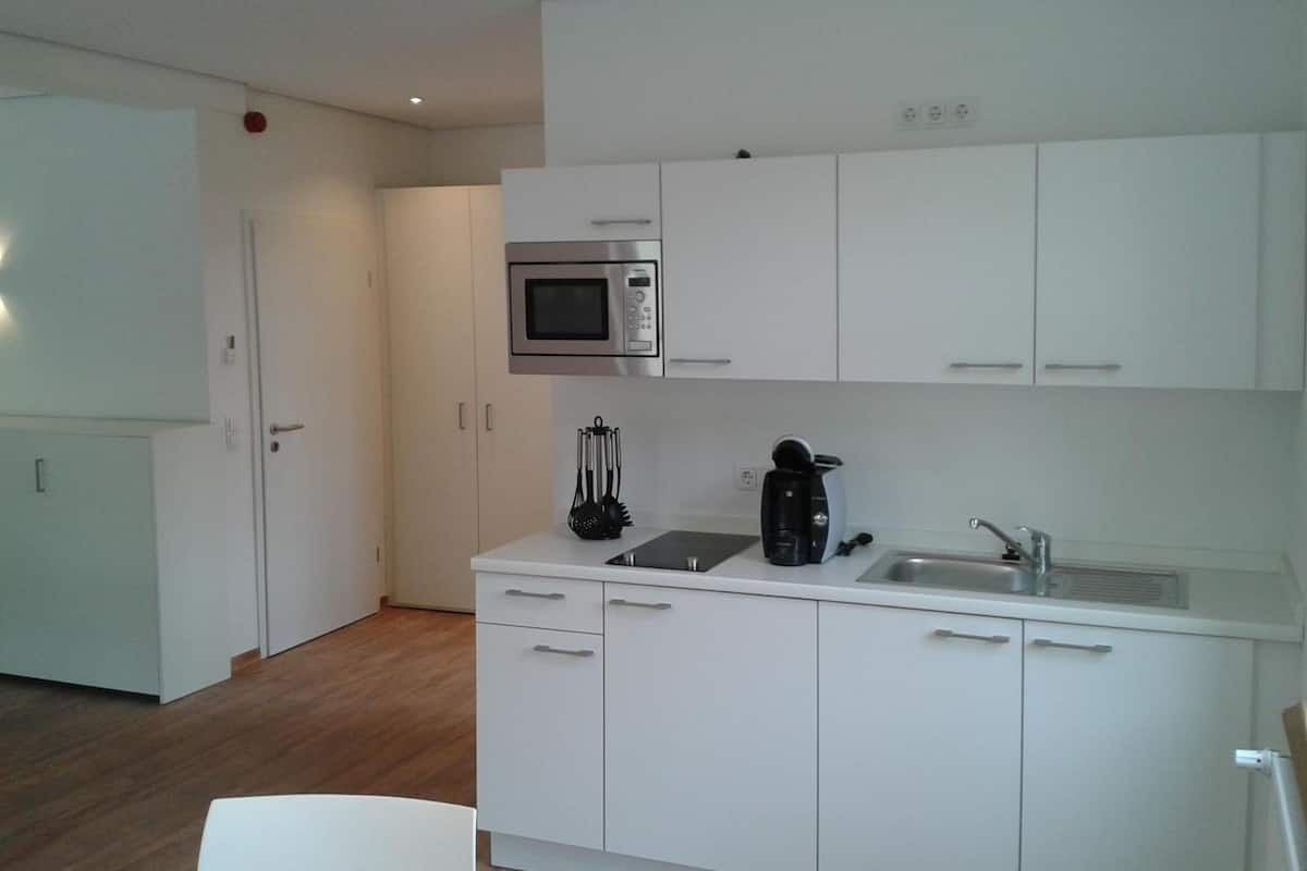 espresso maker, coffee/tea maker, electric kettle