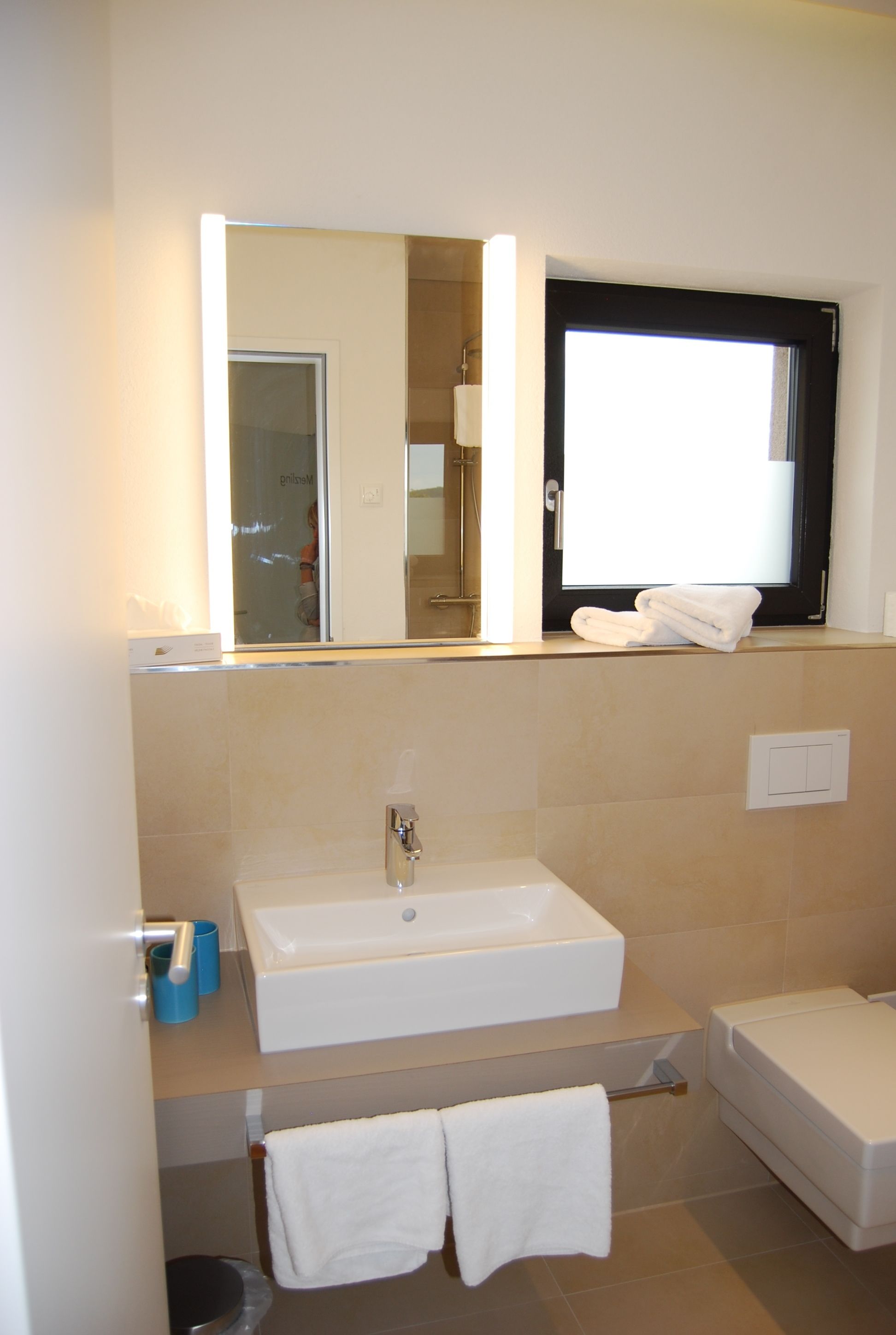 shower, rainfall showerhead, free toiletries, hair dryer