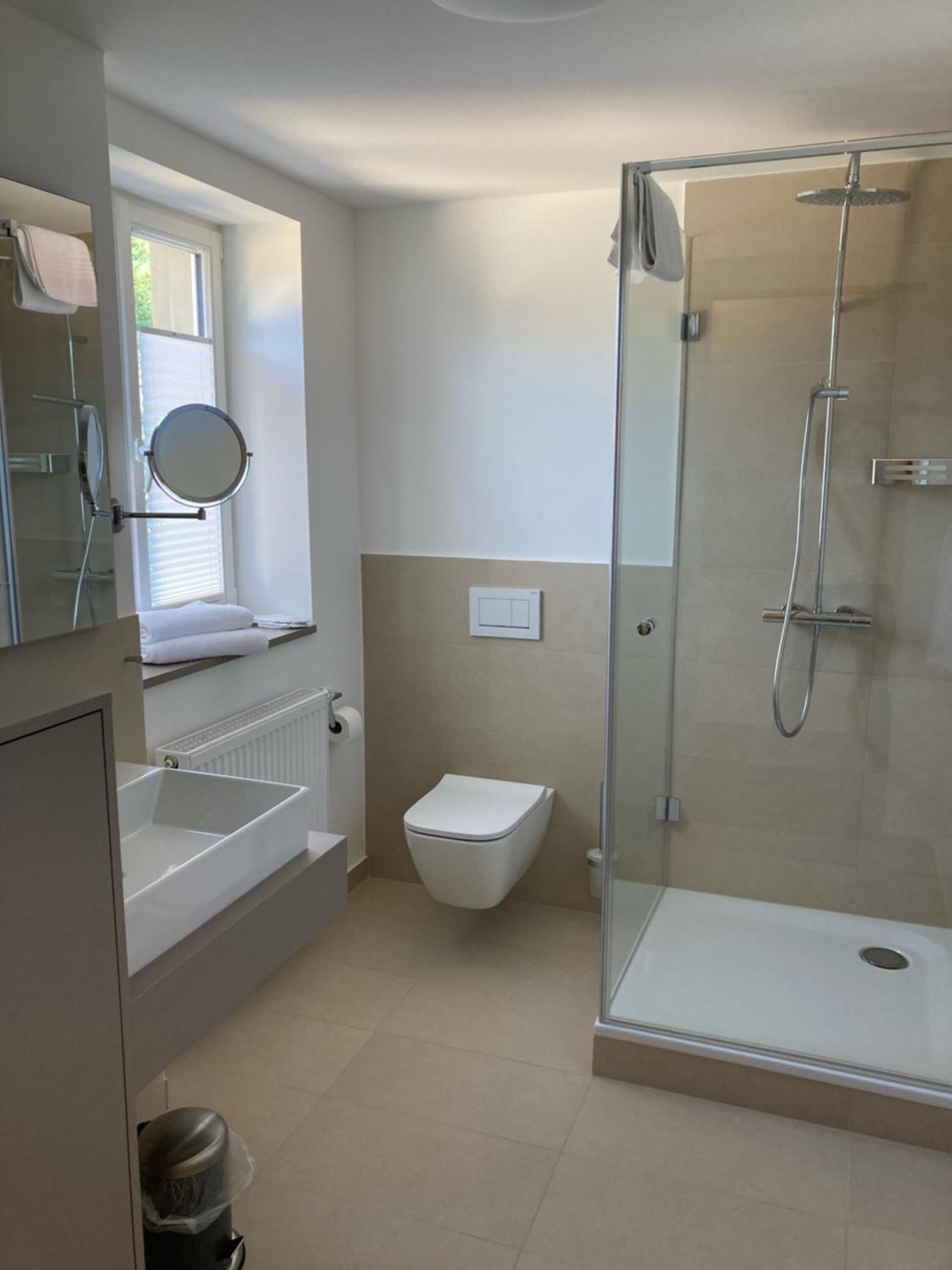 shower, rainfall showerhead, free toiletries, hair dryer