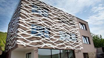 Mặt tiền nơi lưu trú