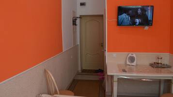 Basic Twin Room | Room amenity