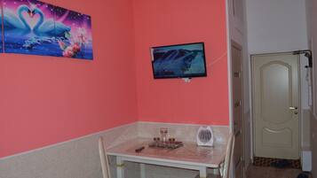 Basic-Doppelzimmer, Stadtblick | Hochwertige Bettwaren, Schreibtisch, kostenloses WLAN