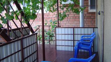 Comfort vierpersoonskamer, privébadkamer | Balkon