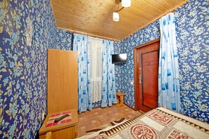 Laptop workspace, free WiFi, bed sheets