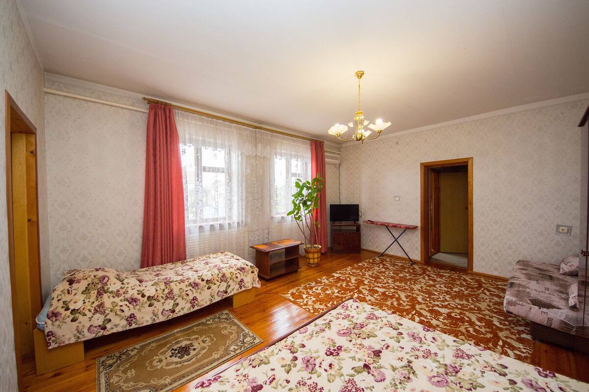 Laptop workspace, free WiFi, bed sheets