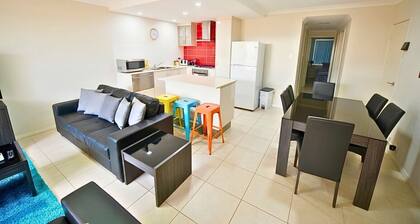 Unit close airport, hospital, shops and transport