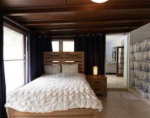 5 bedrooms, iron/ironing board, free WiFi, bed sheets