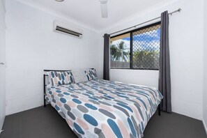 3 bedrooms, iron/ironing board, WiFi - 3 bedroom home in Condon (Condon)
