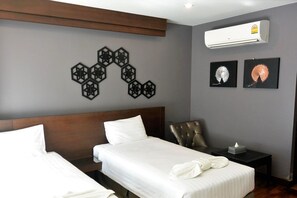 Superior Room with Jacuzzi | In-room safe, free WiFi