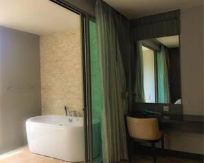 Superior Room with Jacuzzi | Poreamme