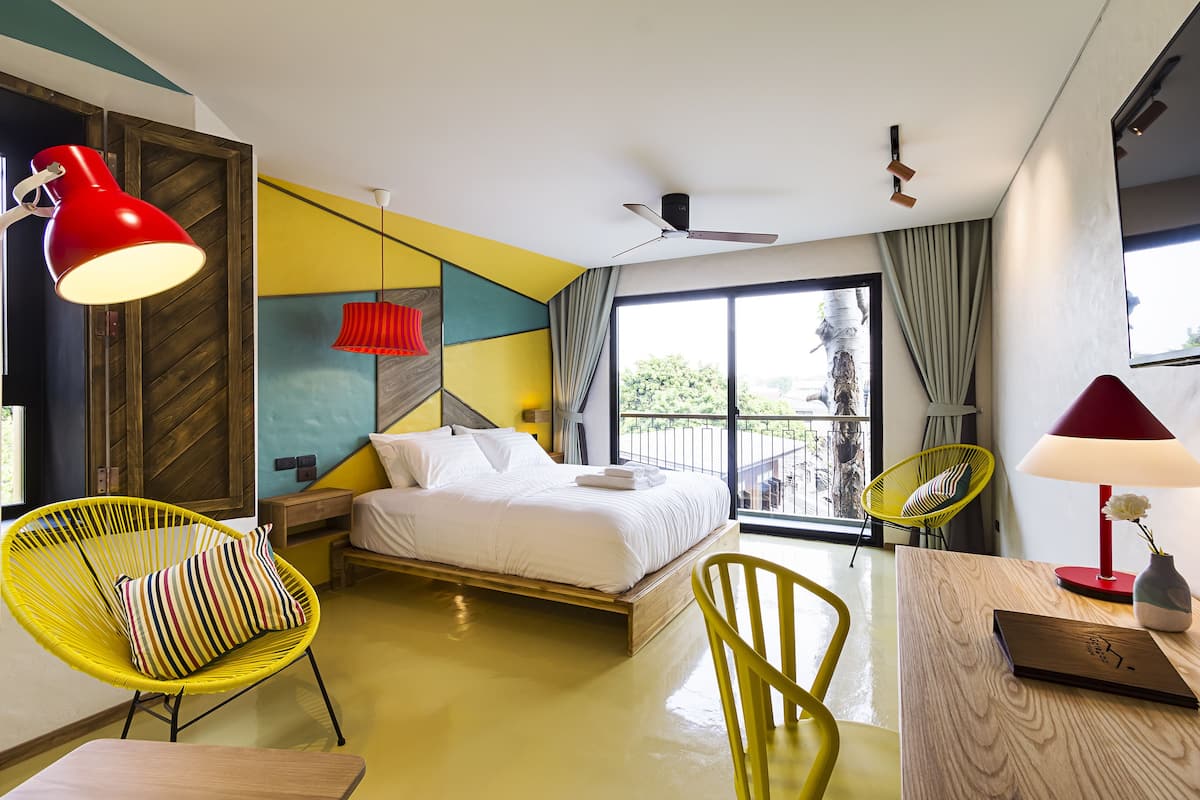 Deluxe Triple Room | 1 bedroom, free minibar items, in-room safe, desk