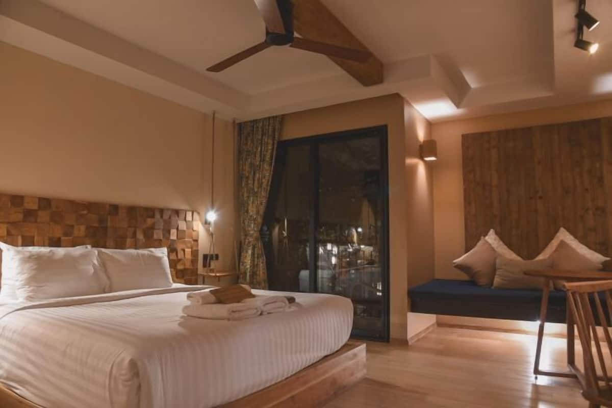 1 bedroom, free minibar items, in-room safe, desk