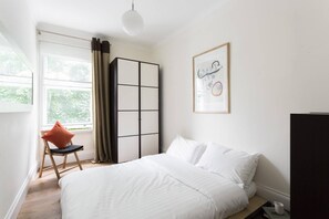 2 室のベッドルーム、アイロン / アイロン台、WiFi (無料)、ベッドシーツ