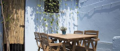 屋外ダイニングエリア