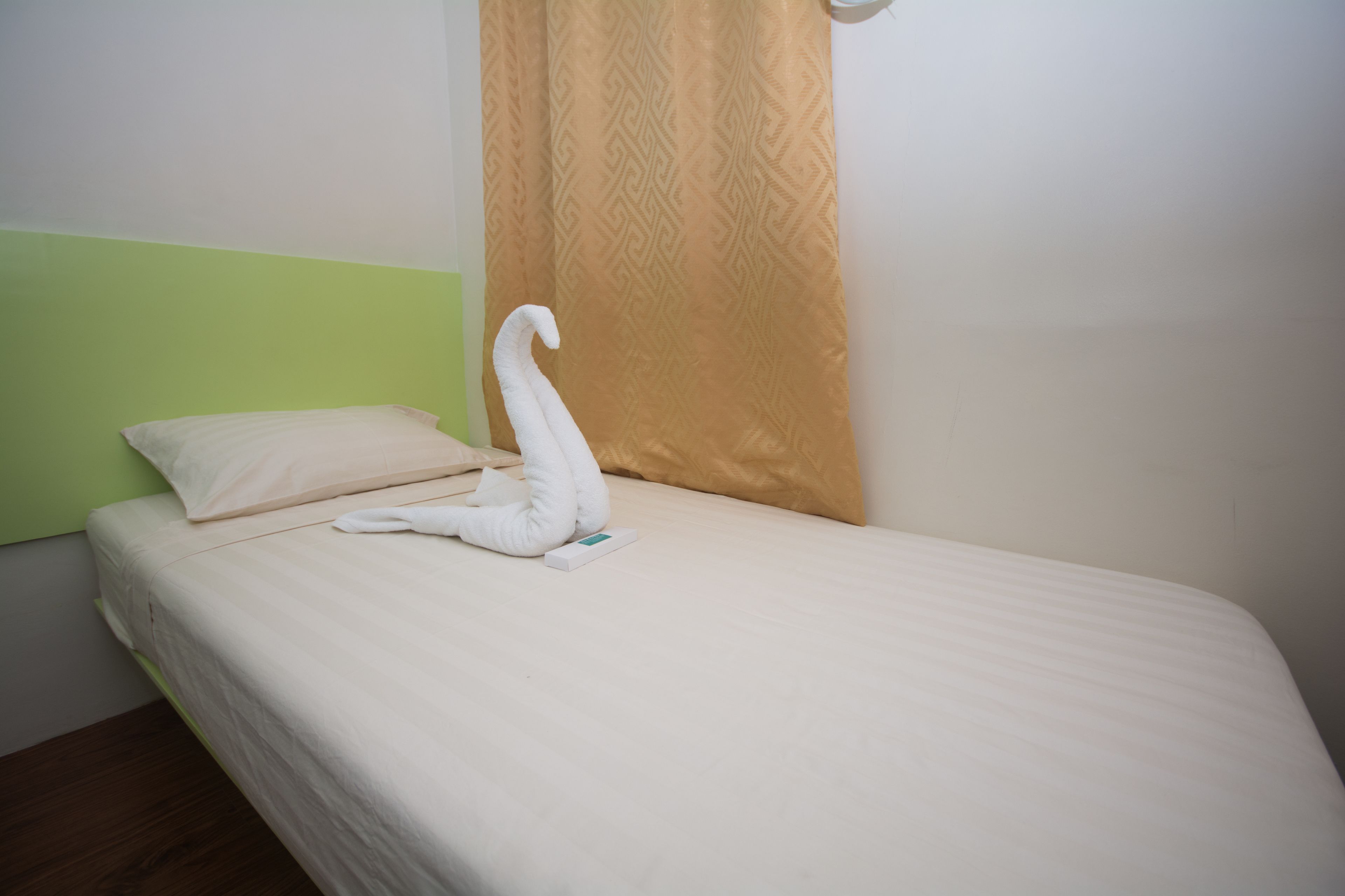 deluxe single room with private bathroom | desk, free wifi, bed sheets