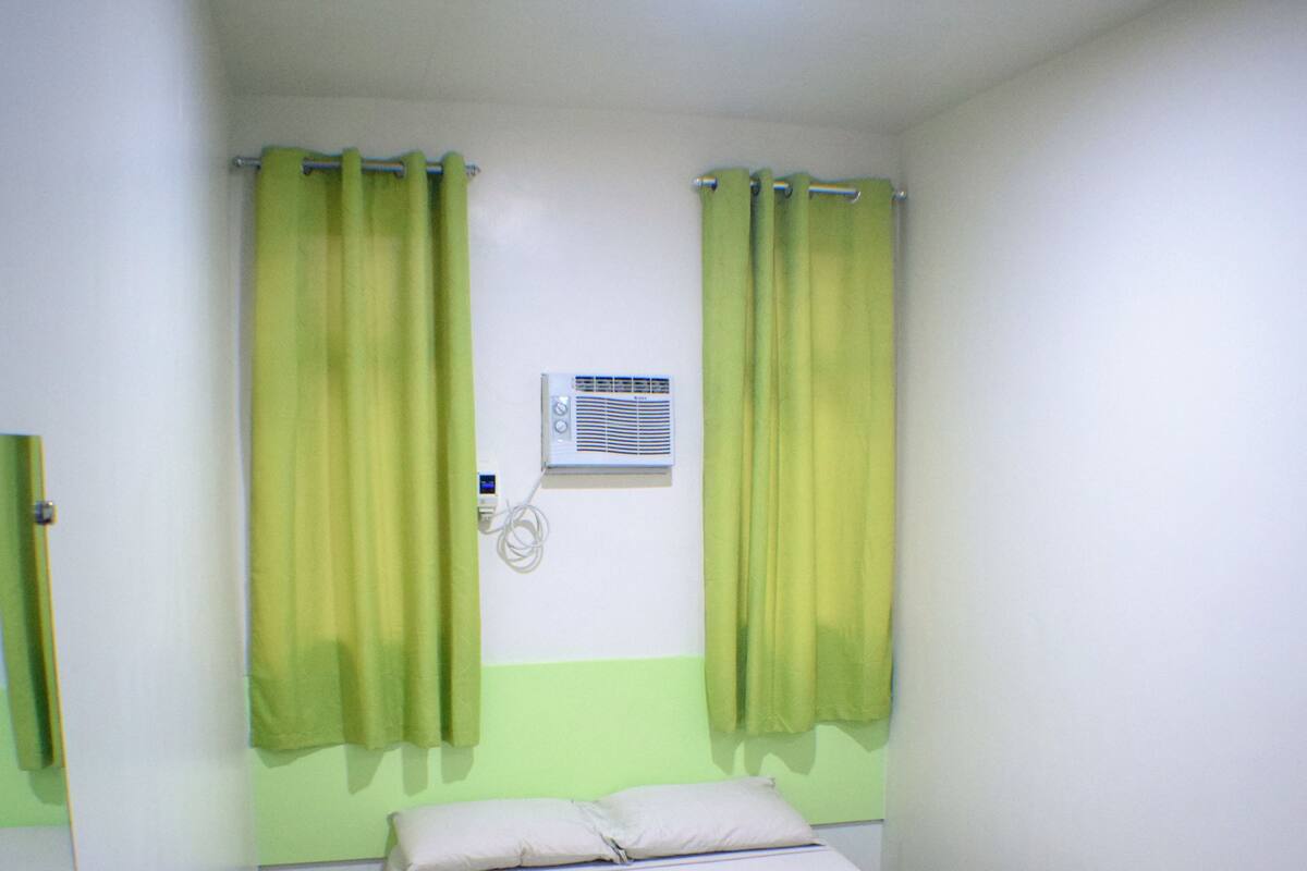 Deluxe Double Room with Private Bathroom | Desk, WiFi (free), bed sheets