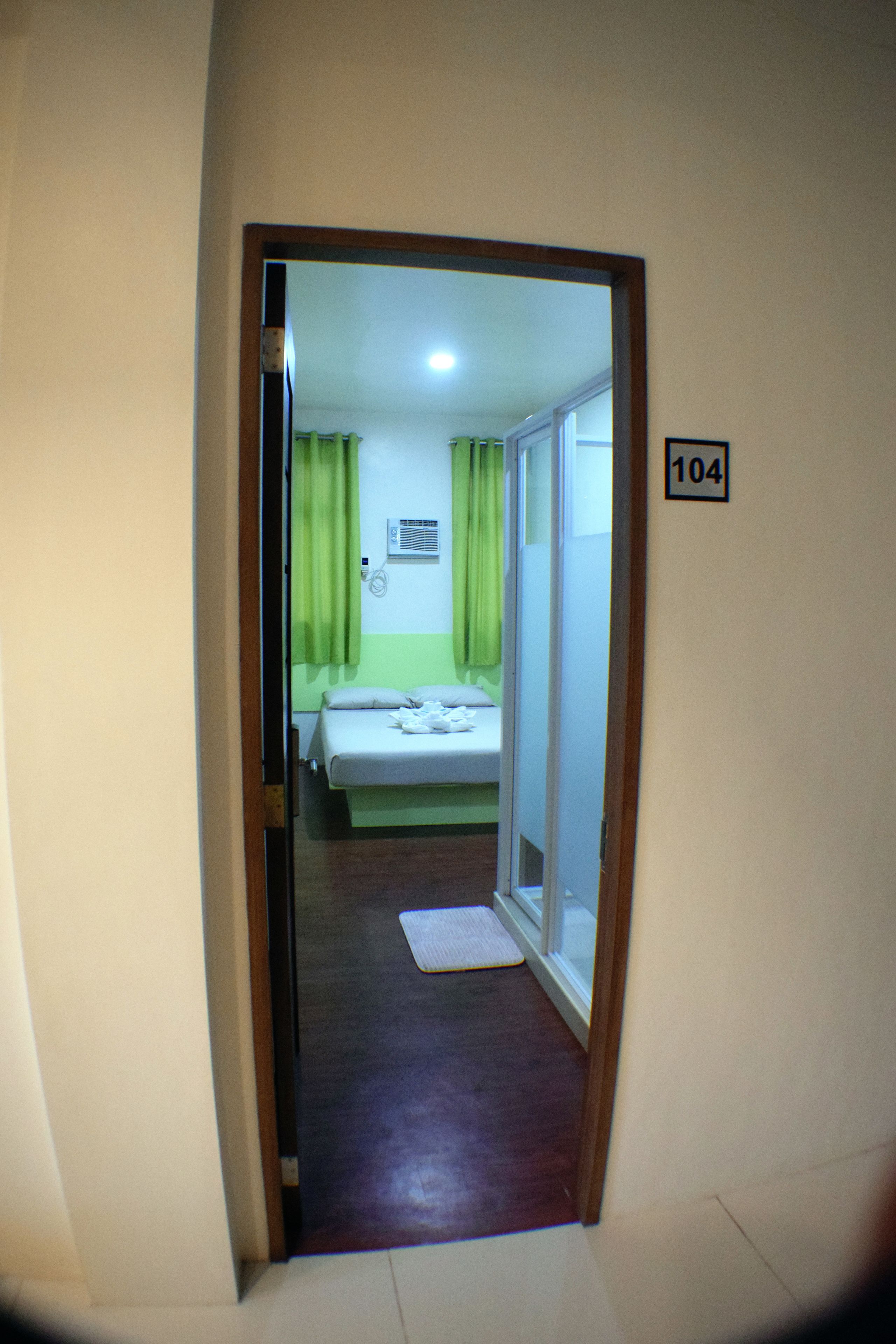 deluxe double room with private bathroom | desk, free wifi, bed sheets