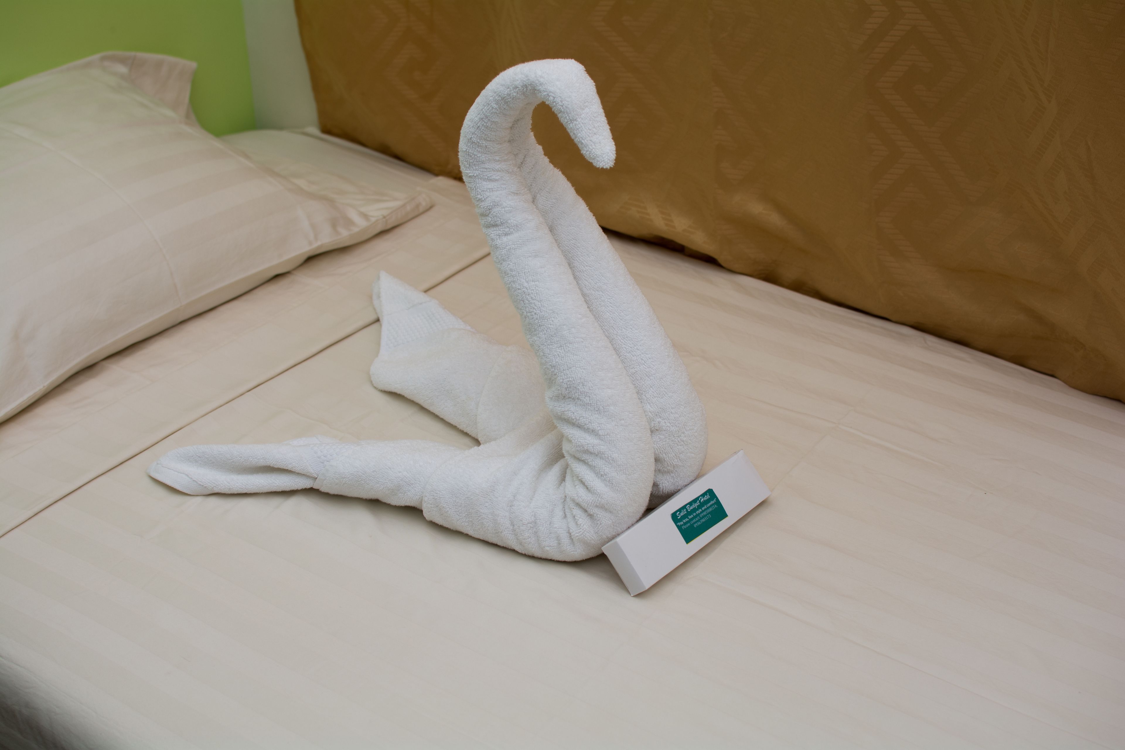 deluxe single room with private bathroom | desk, free wifi, bed sheets