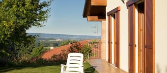 Appartamento panoramico  in villa con giardino