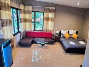 Chambre, 1 très grand lit, non-fumeur, vue jardin