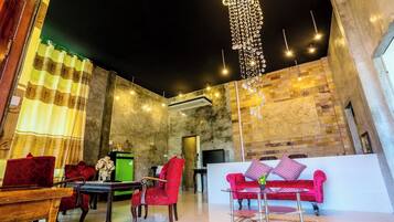 1 bedroom, premium bedding, blackout drapes