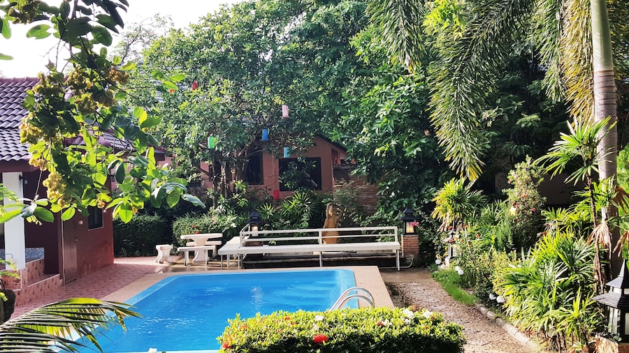 Phalaburi Resort by dreamhouse