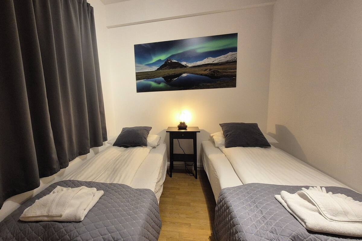 Desk, soundproofing, free WiFi, bed sheets