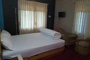 Double Room | Desk, soundproofing, free WiFi - Prami's Homestay (Lalitpur)