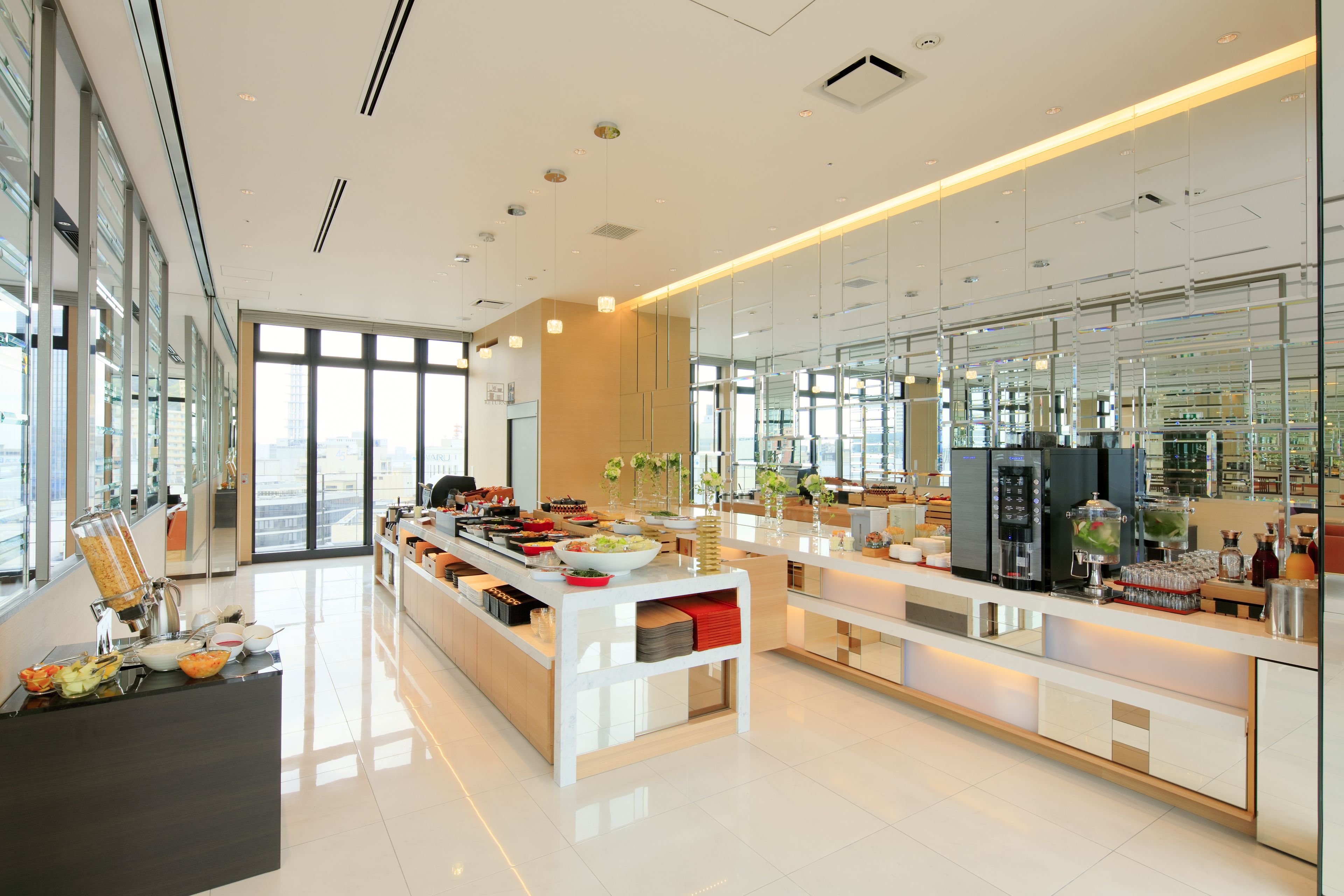 daily buffet breakfast (jpy 2200 per person)