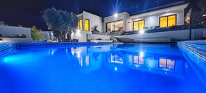 Piscina all'aperto, una piscina riscaldata