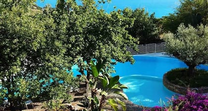 VILLA VIRGINIA N. 11 con GRAN PISCINA COMUNITARIA - 1 km de la playa