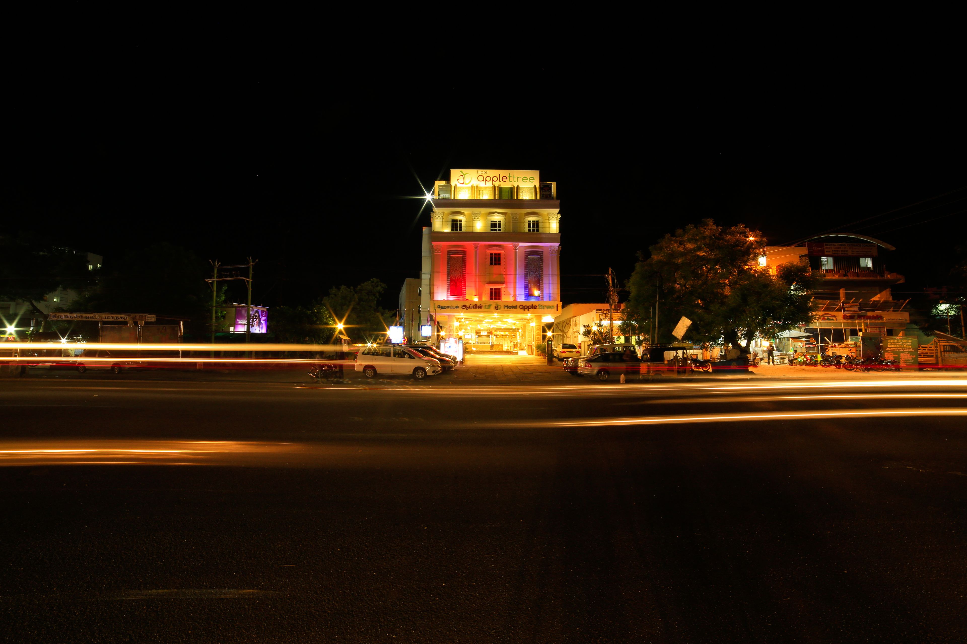 住宿正面 (夜晚)