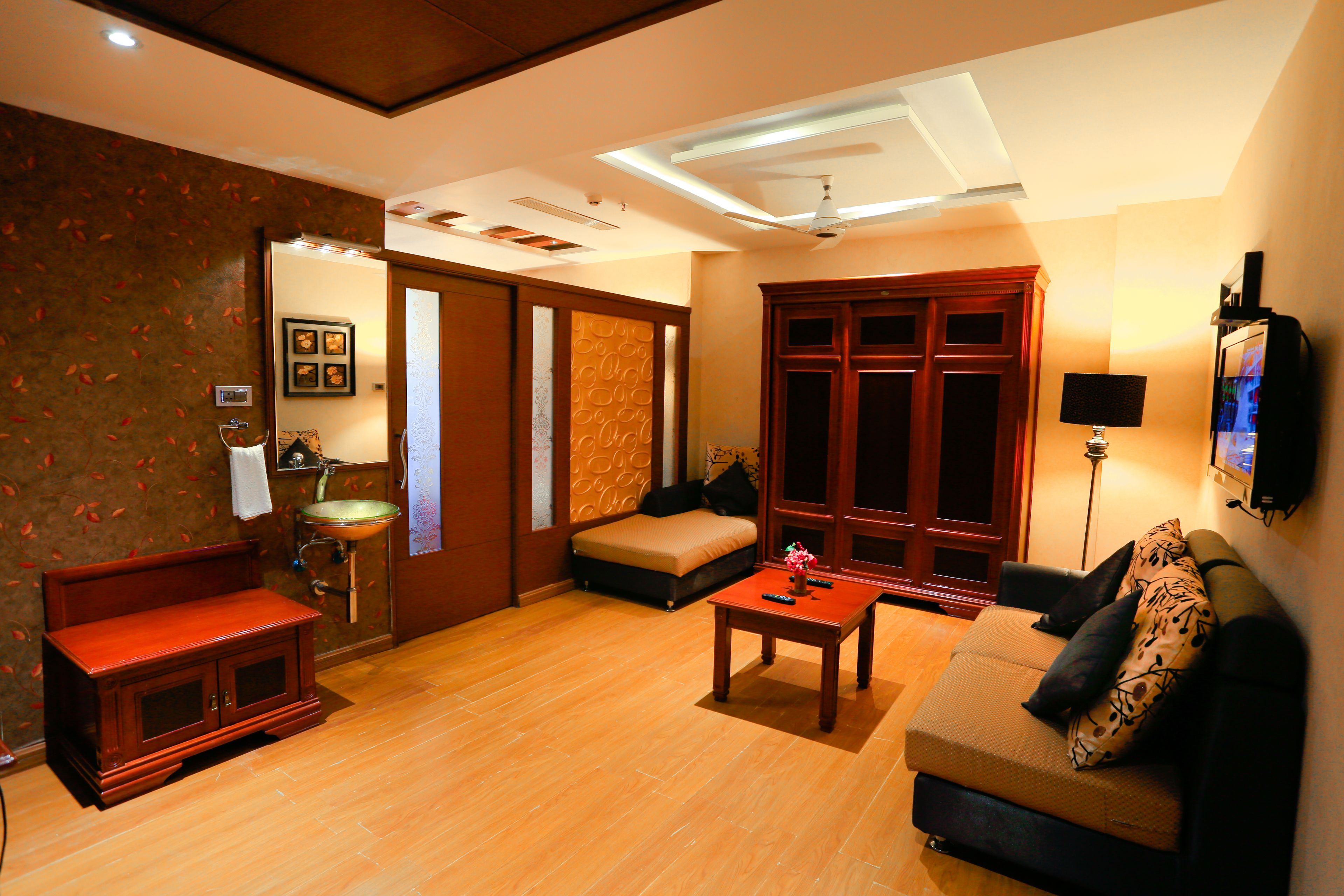 Luxury-Suite, 1 Queen-Bett, Terrasse, Executive-Etage | Wohnzimmer | Flachbildfernseher