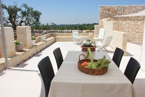 Outdoor dining - MASSERIA POESIA - WHITE APARTMENT - Cisternino (Alberobello) (Cisternino)