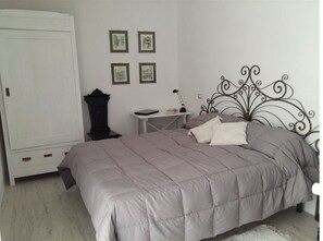 2 bedrooms, iron/ironing board, travel crib, free WiFi - MASSERIA POESIA - WHITE APARTMENT - Cisternino (Alberobello) (Cisternino)