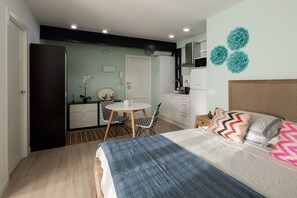 1 slaapkamer, een strijkplank/strijkijzer, wifi, beddengoed