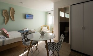 1 slaapkamer, een strijkplank/strijkijzer, wifi, beddengoed