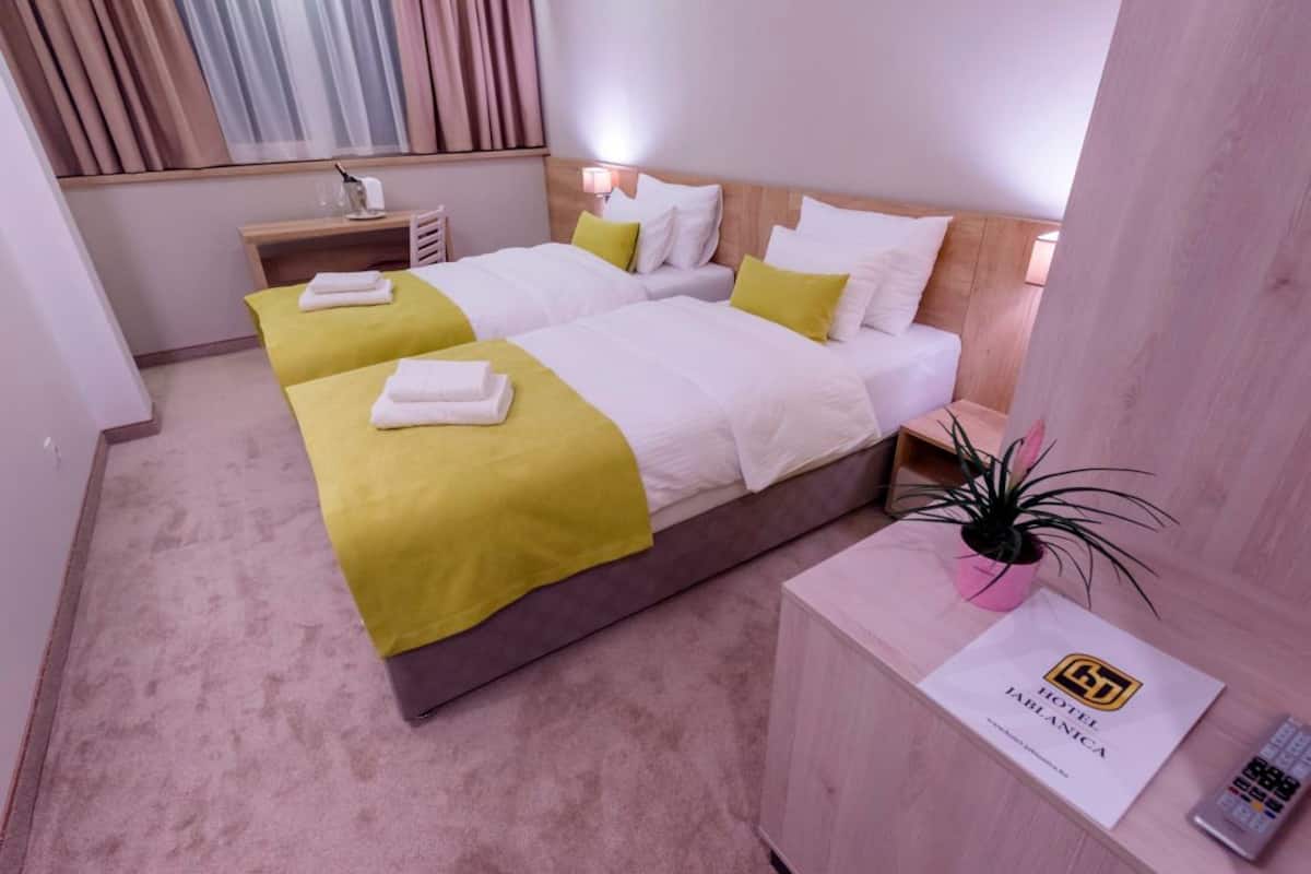 Twin Room  | 高級寢具、迷你吧、客房內保險箱、書桌